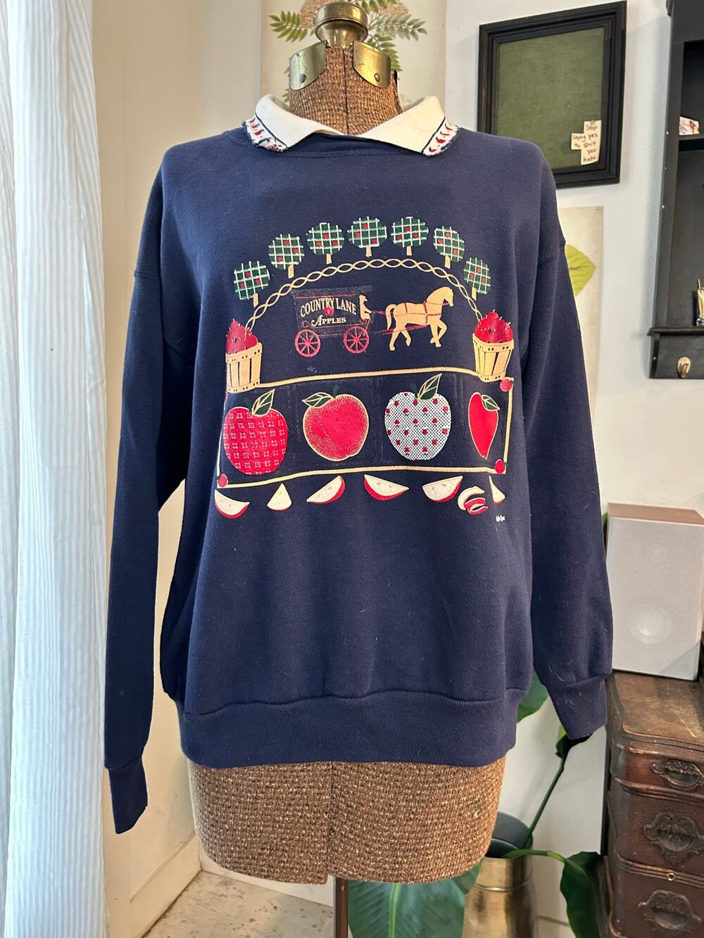 Vintage Gopher Sport Women’s Sweatshirt Size Large Petite Navy Apple Cottagecore